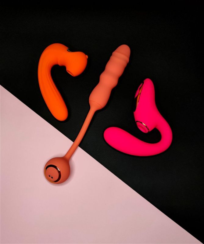 Вибратор Chisa Kissen Glitz с фрикциями, рельефный, с проводным пультом, оранжевый. вид 11