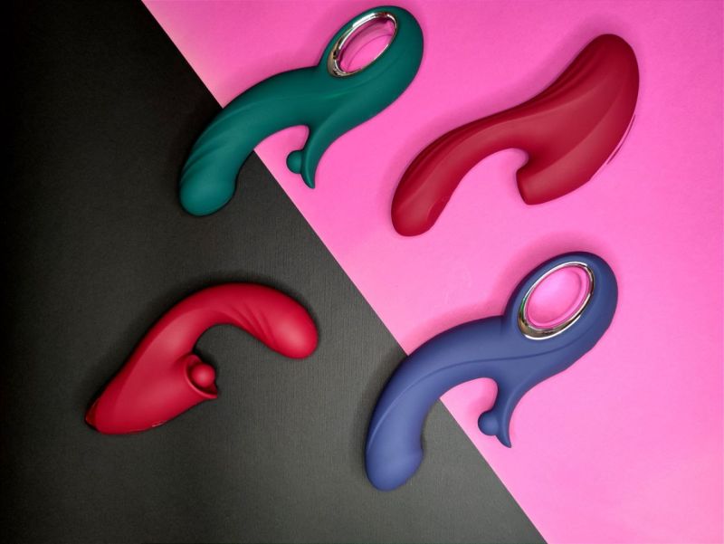 Вибратор-кролик Chisa Kissen Raider с фрикциями, зелёный, 20.3 см х 3.7 см вид 12